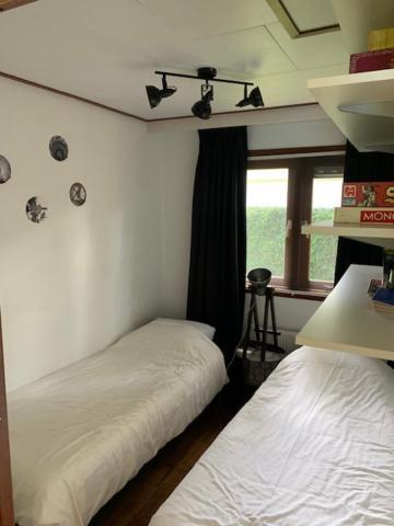 Dubbele Chalet Op Recreatiepark Topparken Op De Veluwe In Beekbergen Met Grote Vrije Tuin En Eigen Parkeerplaats 外观 照片