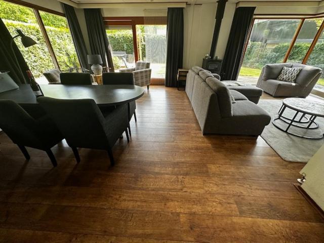 Dubbele Chalet Op Recreatiepark Topparken Op De Veluwe In Beekbergen Met Grote Vrije Tuin En Eigen Parkeerplaats 外观 照片