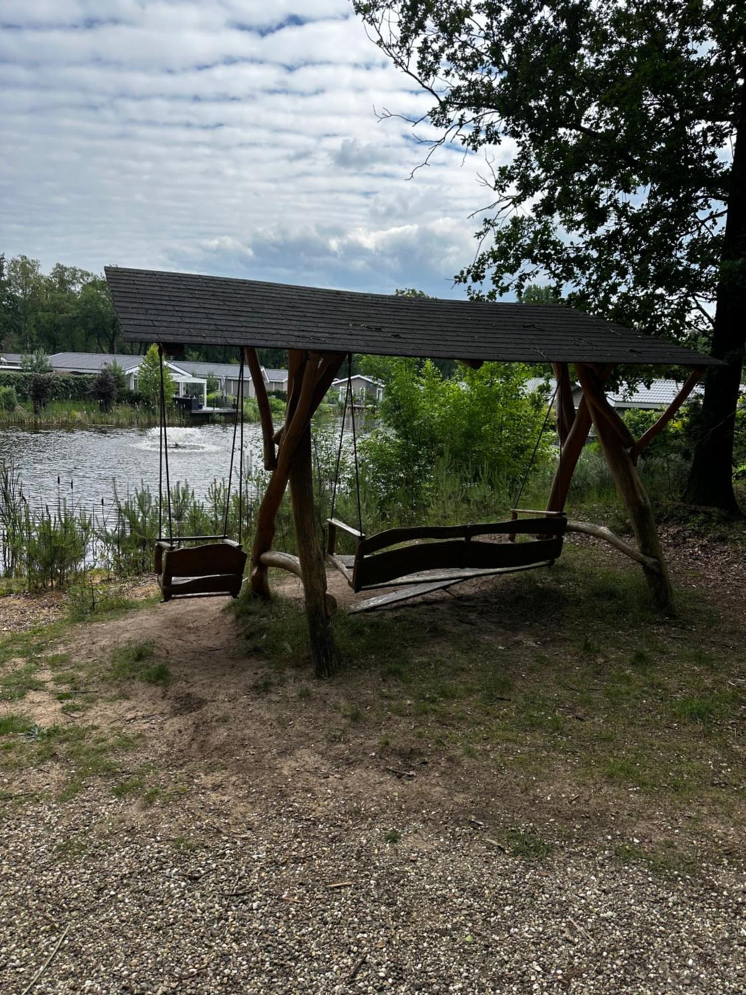 Dubbele Chalet Op Recreatiepark Topparken Op De Veluwe In Beekbergen Met Grote Vrije Tuin En Eigen Parkeerplaats 外观 照片